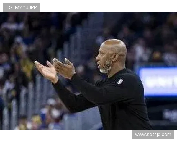 比卢普斯人气极高被捕后球队陷入低迷全队氛围如同葬礼般沉重