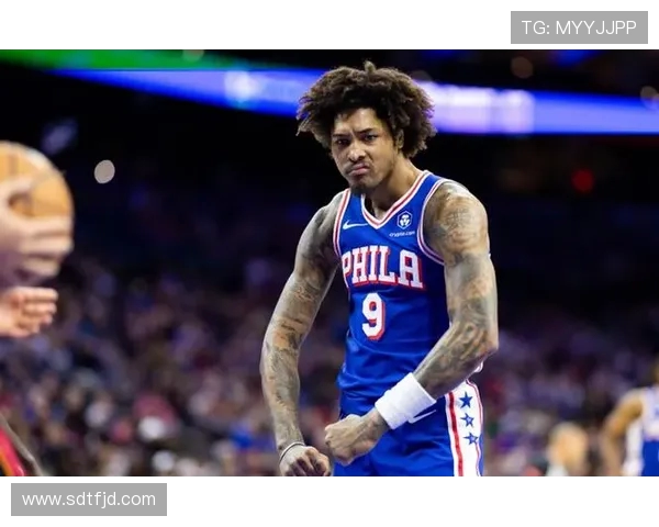 马克西赞乌布雷场上发声攻防两端带动队友展现领导力